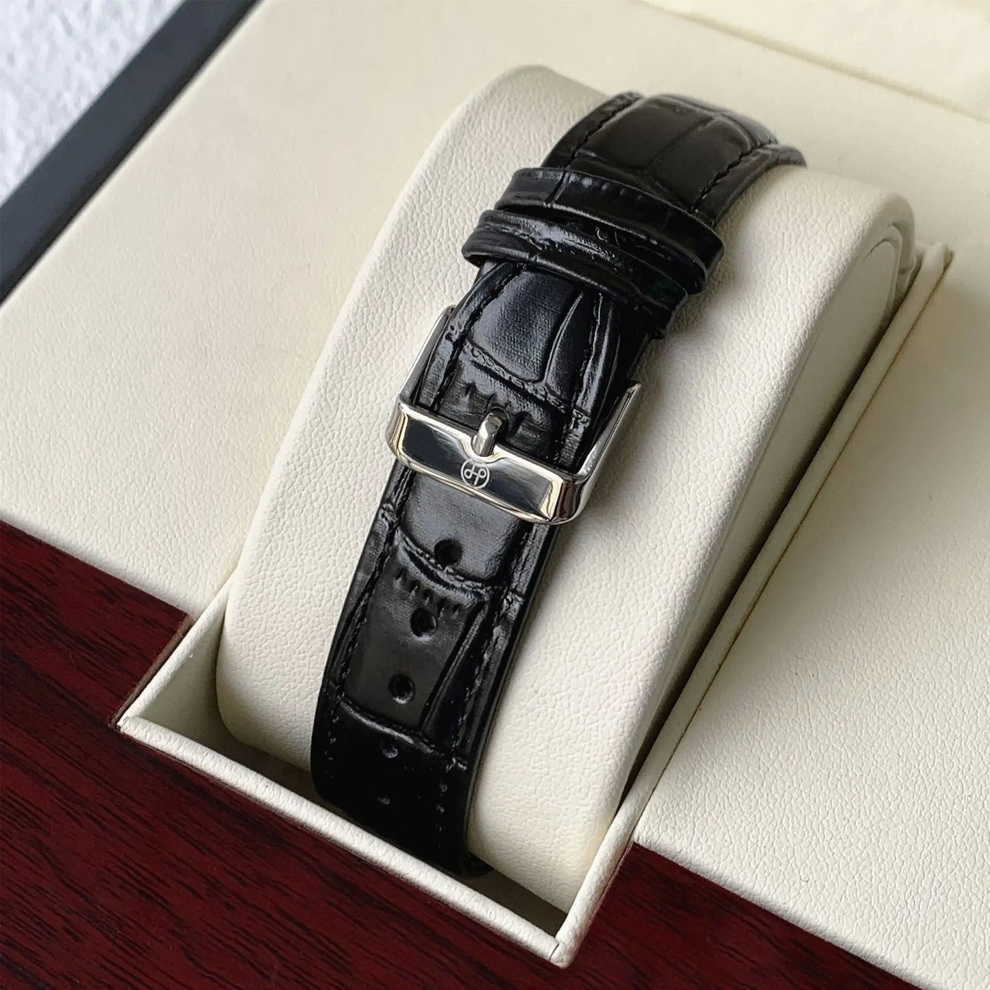 Nexovora™ Noir Legacy Quartz Watch – Black Leather Edition for Men
