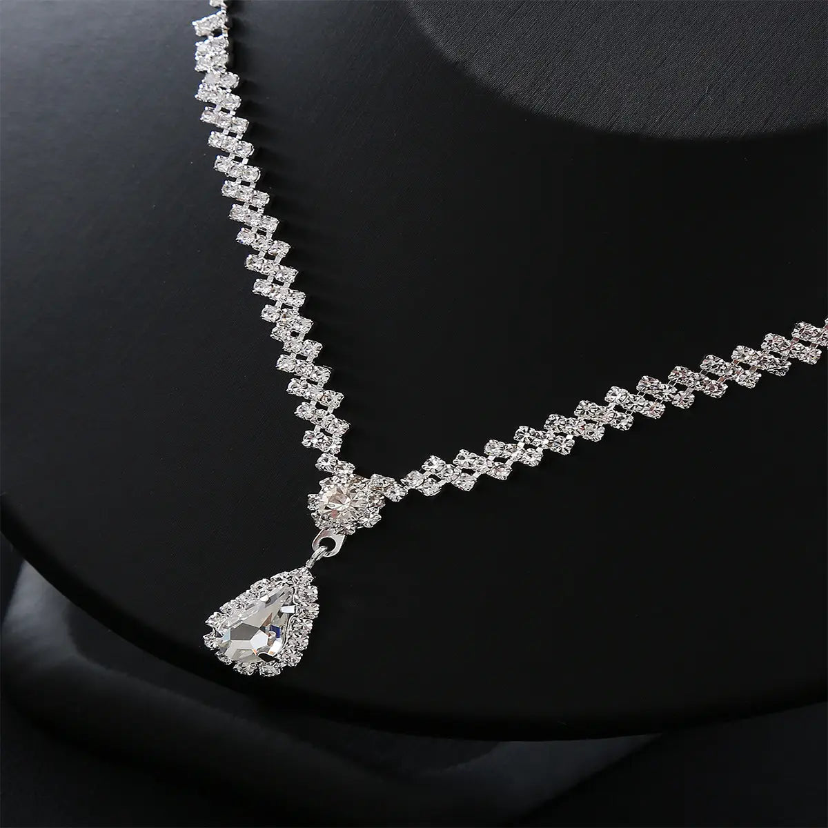 Nexovora™ Royale Brilliance Bridal Necklace – Diamond-Inspired Wedding Edition