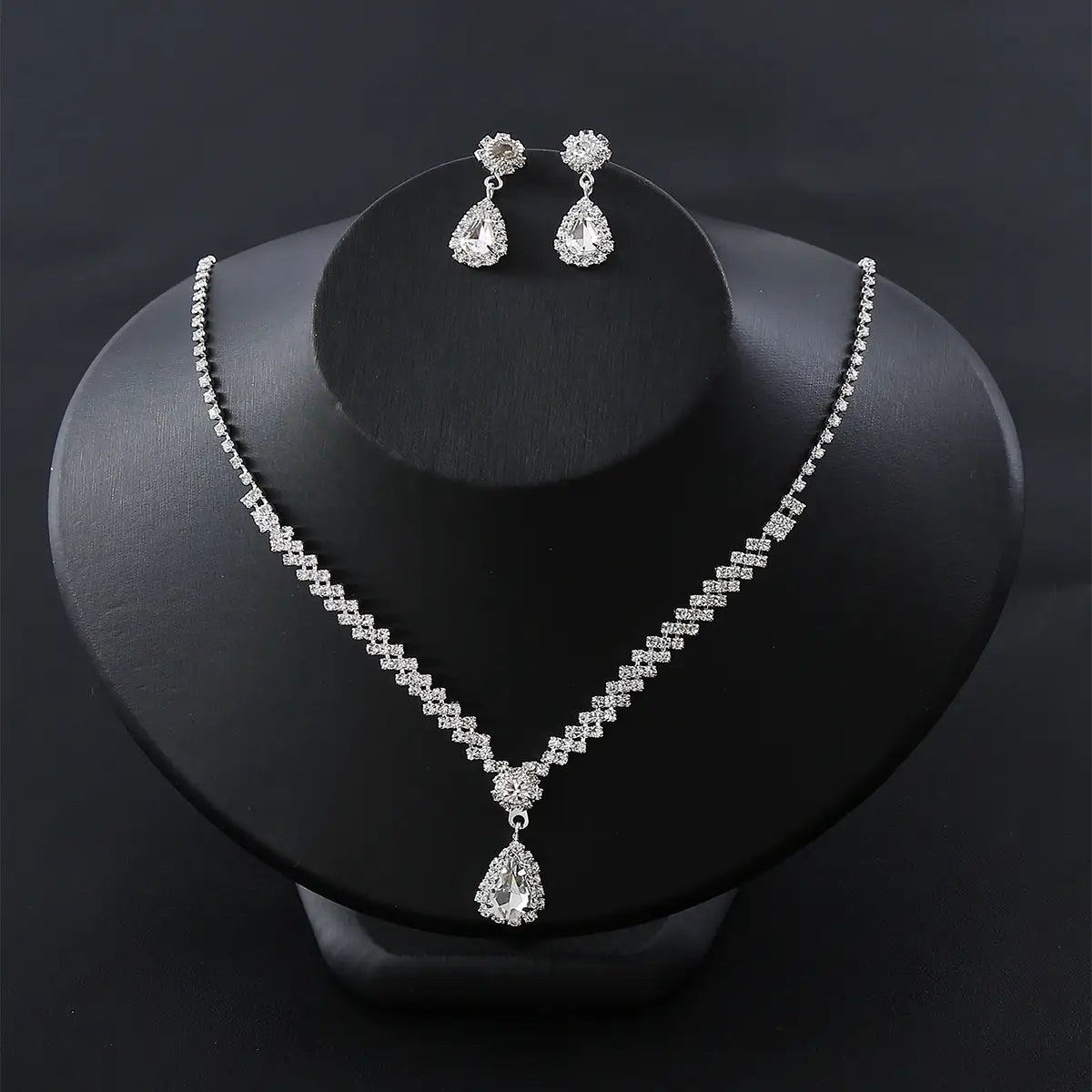 Nexovora™ Royale Brilliance Bridal Necklace – Diamond-Inspired Wedding Edition
